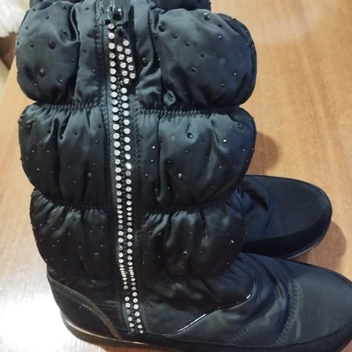 Чобітки жіночі теплі.