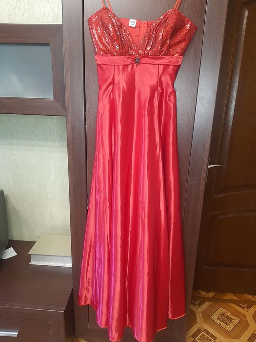 Плаття на випускний