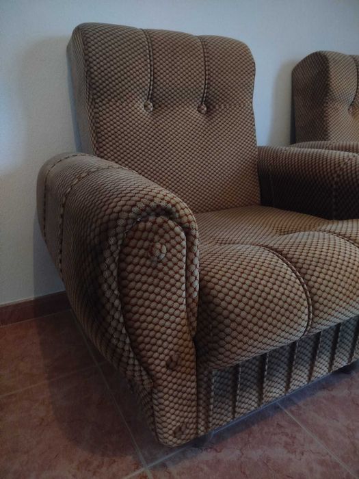 Sofá rebatível e duas poltronas