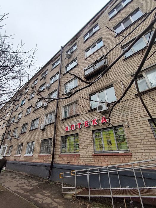 Продам окрему кімнату в гуртожитку з меблями