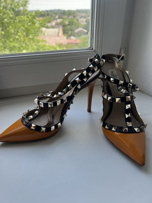 Взуття Valentino