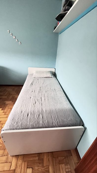 Duas bicicletas e uma cama