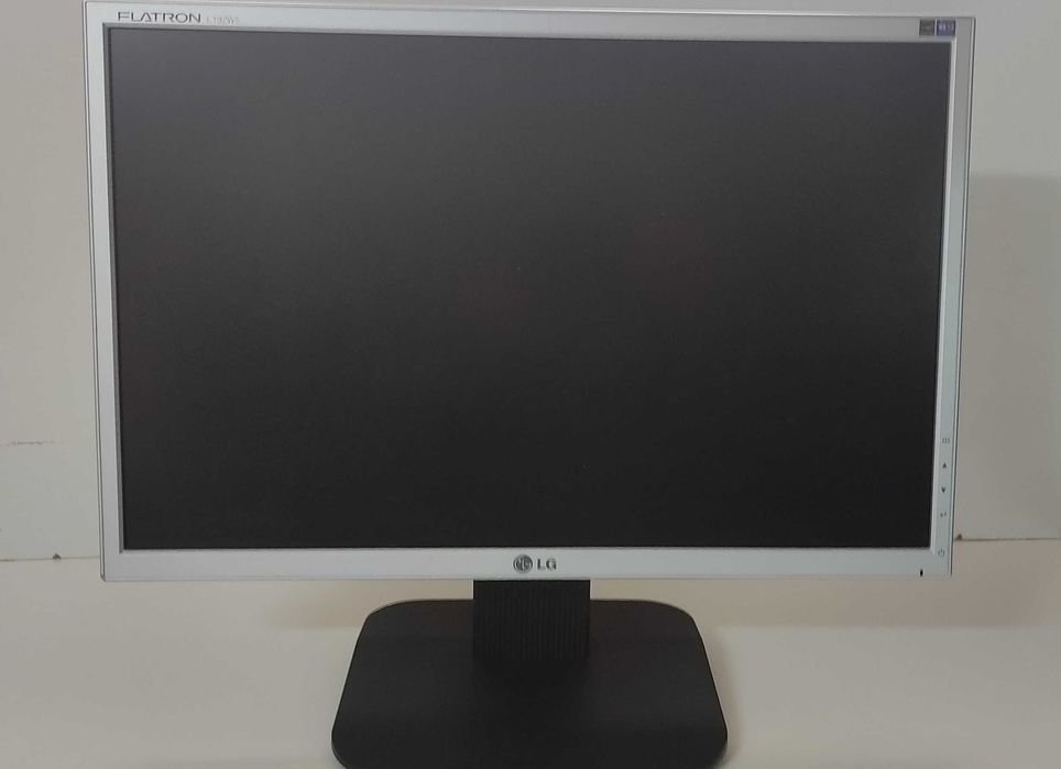 Monitor LCD da Marca LG de 19 Polegadas