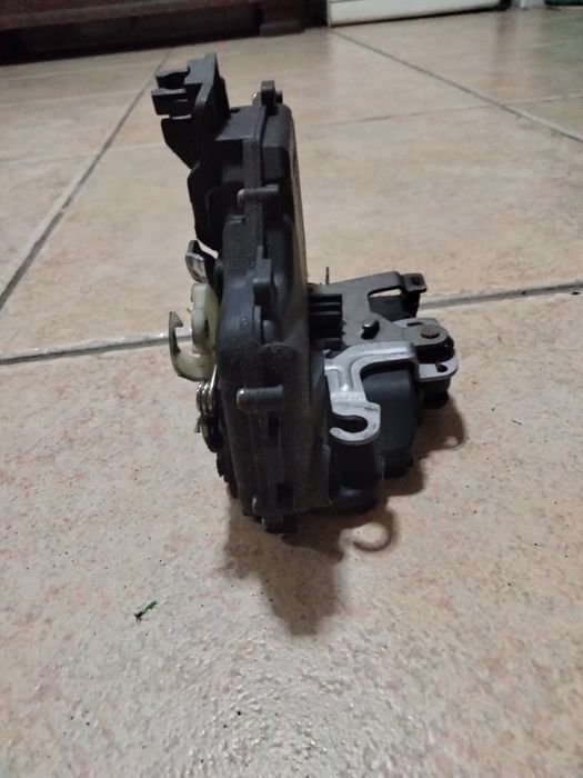 4 farolins e 1 fecho porta VW Passat  20€ cada