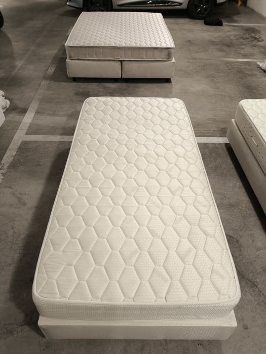 Colchões e estrados