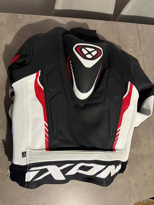 Casaco de mota e luvas