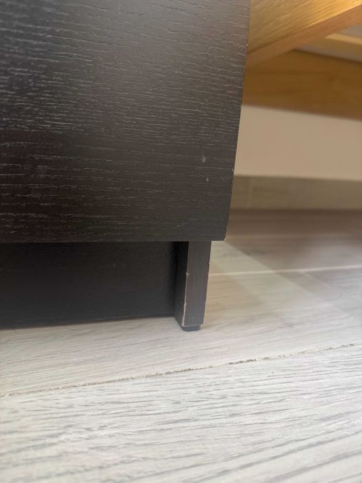 Mesa de cabeceira Ikea, modelo MALM, cor preto-castanho.