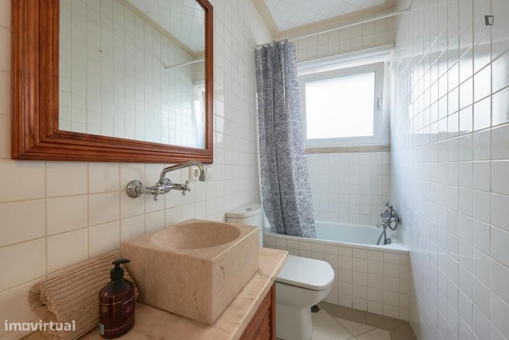 Quarto - localizado em Arroios Lisbon
