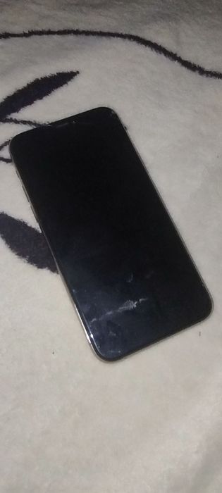 iPhone 11 pro 64gb, 83% akb, все рабочее, не битый