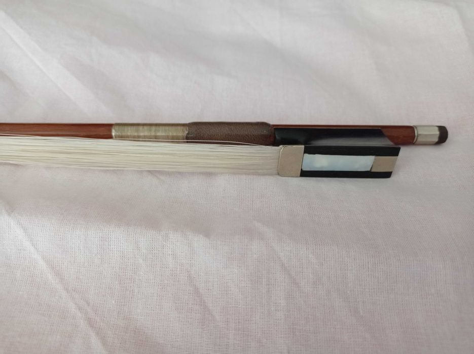 High-quality violin bow.64287731169667123