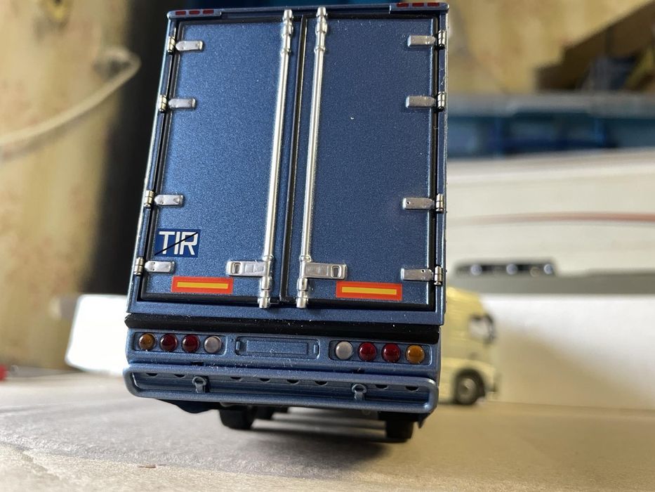 MOTORART .1/43 VOLVO FH 12 с полуприцепом.Фура: 6 700 грн