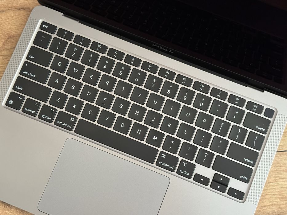 Гарний Macbook Air 13 M1 8/256 ГБ Space Gray Гарантія 30 днів #148