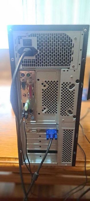 Komputer (Core 2 Duo E7400, 2 Gb DDR2, NVIDIA 8400 GS)