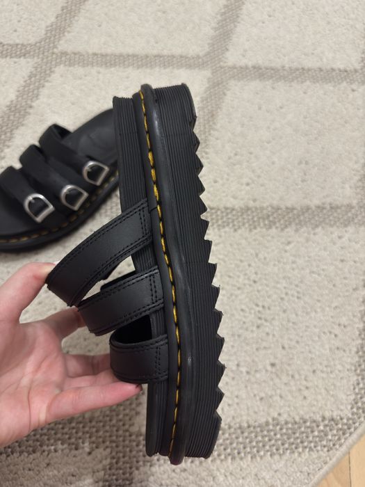 Шльопанці Dr. Martens