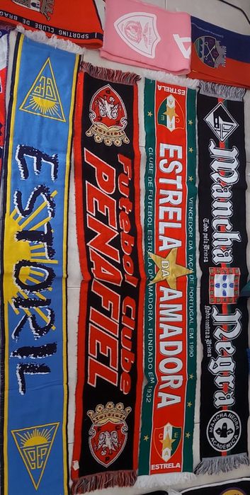 Varios cachecois de varios clubes