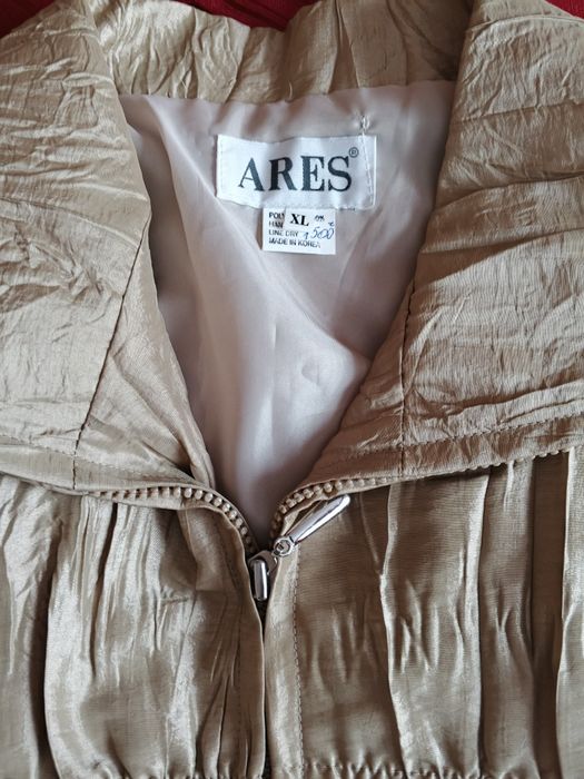 Продам ветровку новою Корея  ткань жатка на подкладе размер ХЛ