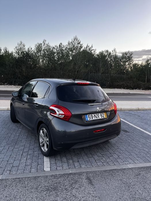 Peugeot 208 (Muito bom estado)