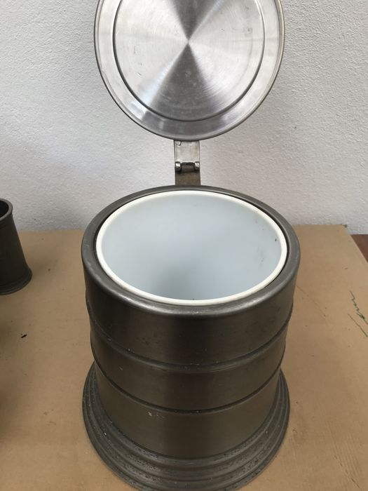 Frape termico antigo e canecas