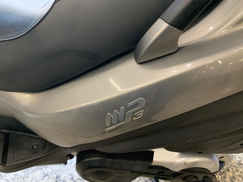 Piaggio  MP3 400 de 2010 Top case Piaggio, Tucano, Manoplas