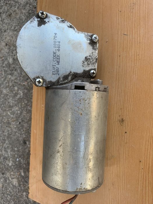 Продам двигун з редуктором на 24V