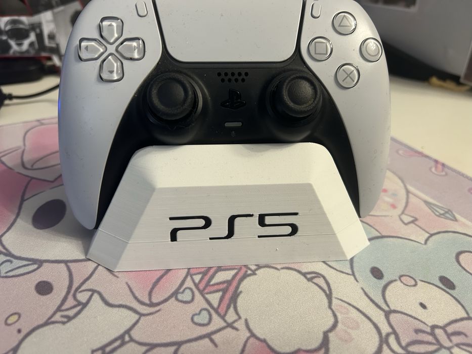 Wlasne podstawki pod kontoler PS5 oraz Xbox