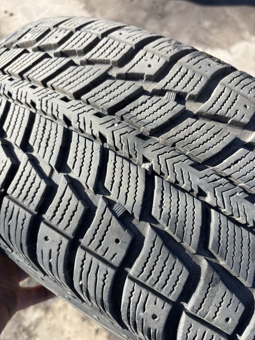 Зимова резина 215/55 r 18