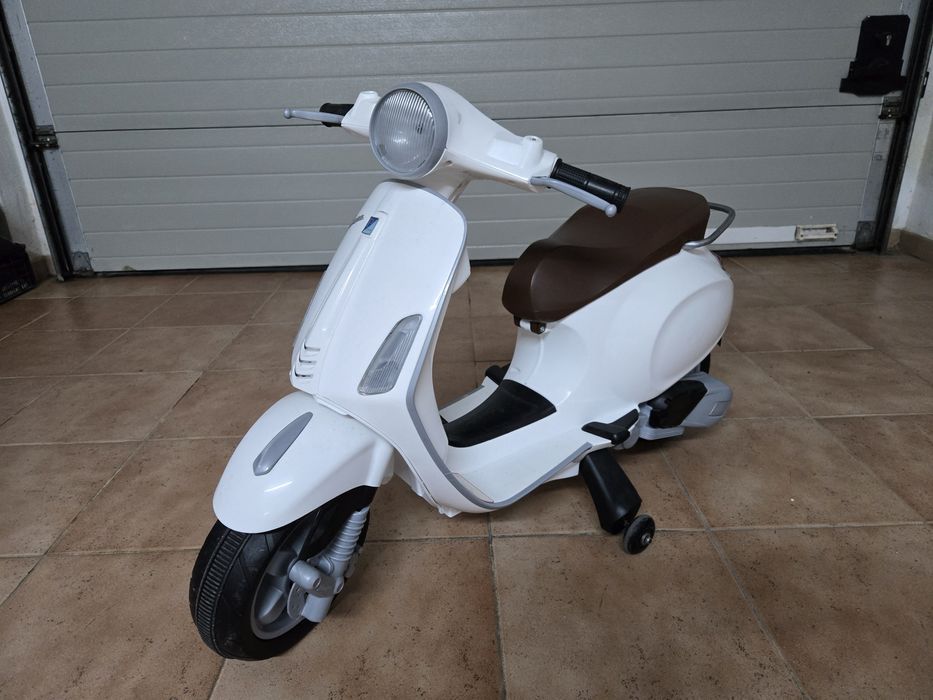 Mota eléctrica Vespa criança