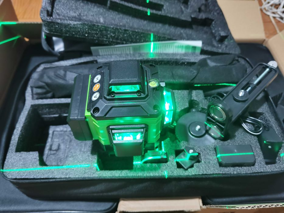 Nível laser 16 linhas profissional tripé 1,5m e 2 baterias, etc