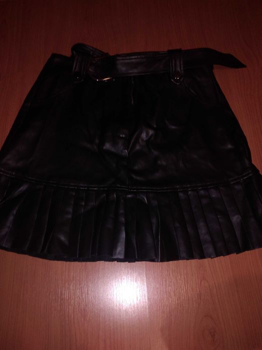 Saia de couro preta tamanho S