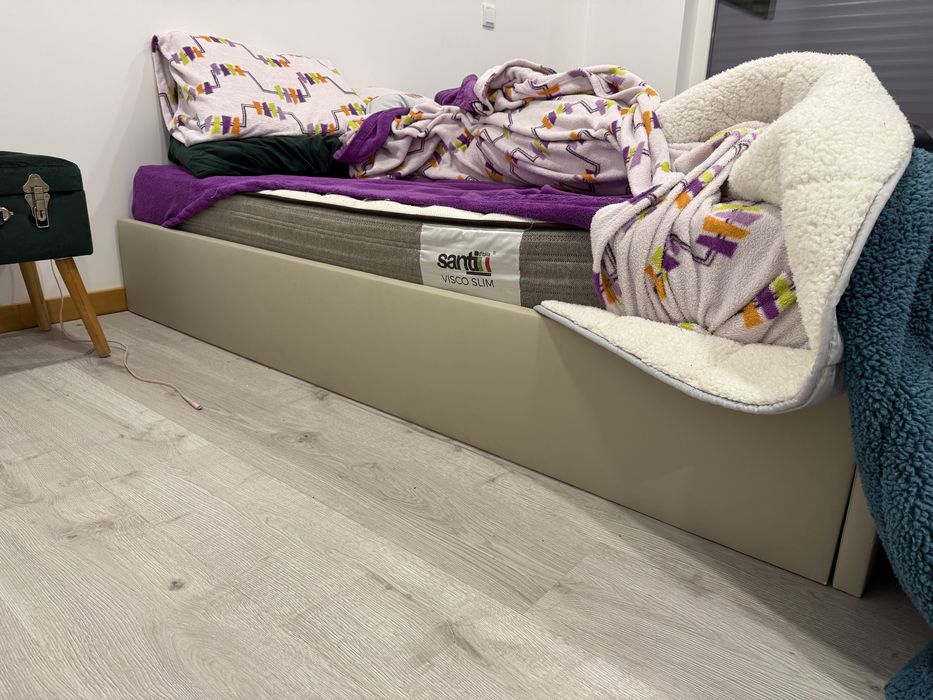 Cama de casal com estrado