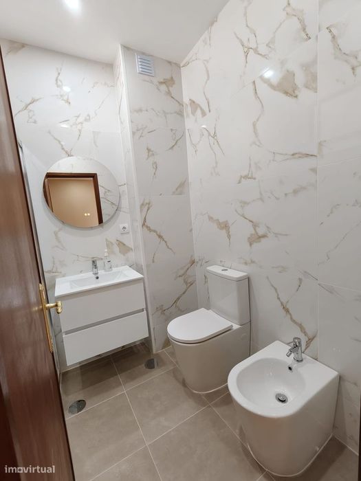 T2 moderno com varanda e terraço no Porto
