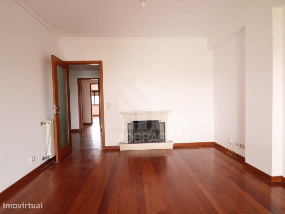 Venda Apartamento T2, em Lamaçães, Braga