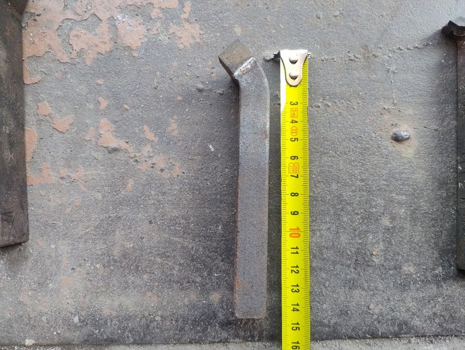 Резец проходной с напаянной пластиной из твердого сплава