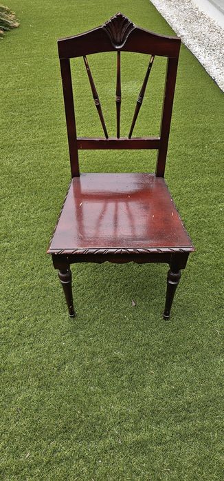 Cadeira antiga  madeira