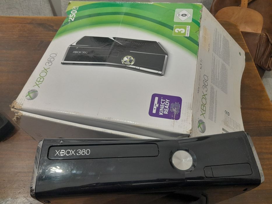 Consola Xbox 360 sem comandos e sem cabos. 250GB Lisboa