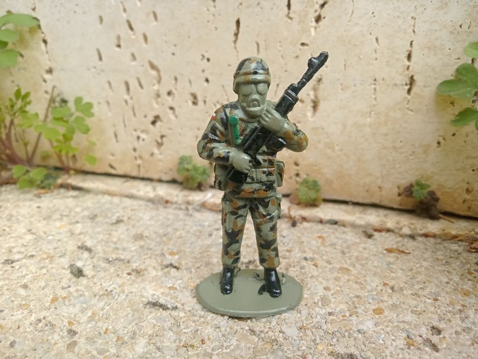Polski żołnierz NATO żołnierzyki 1:32