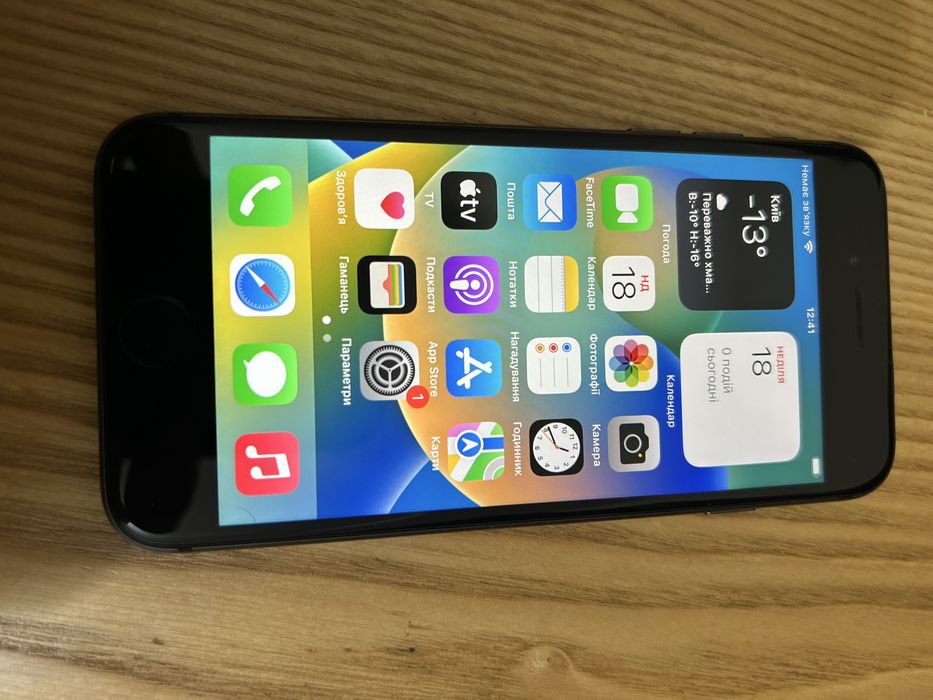 iPhone 8  ідеальний