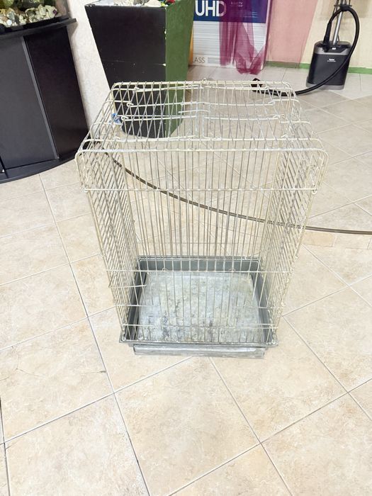 Срочно!Клетка для большого попугая
