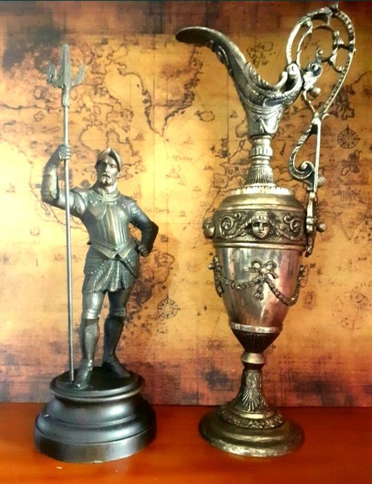 Estatueta Cavaleiro Conquistador Espanhol com alabarda Medieval 30 cm