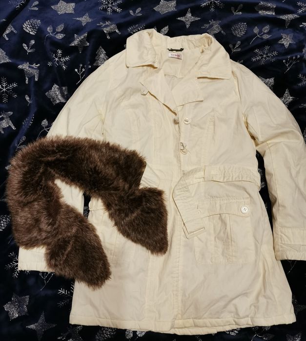 Płaszczyk kurtka ecru z futerkiem Orsay