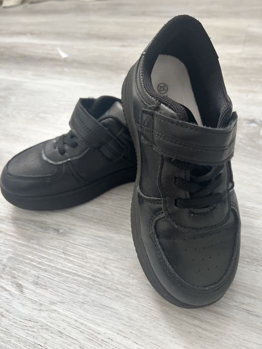 Легенькі кросівки