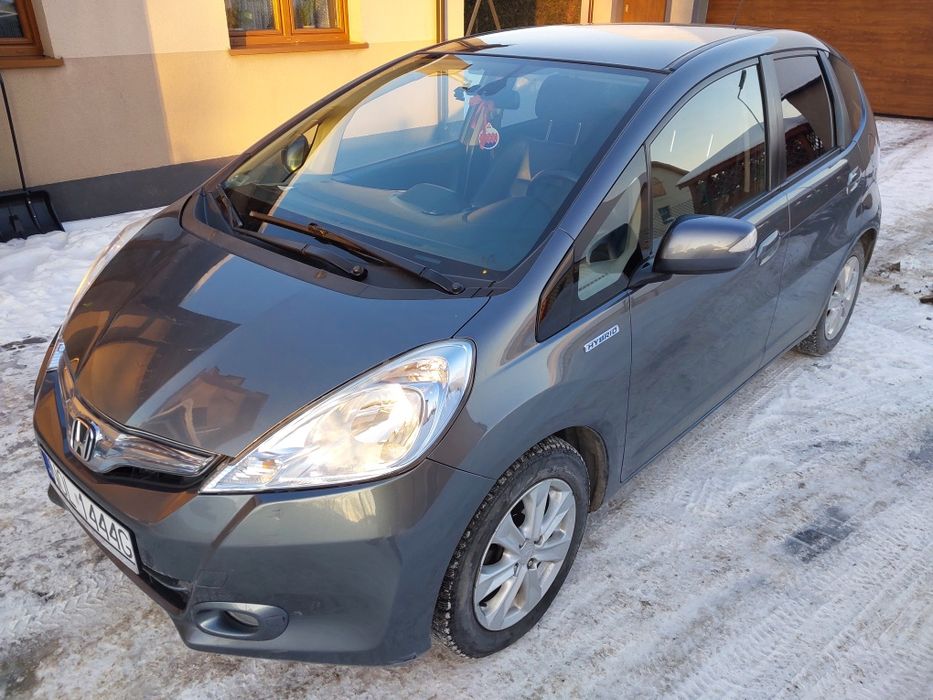 Honda jazz hybryda 2013r bardzo ekonomiczna