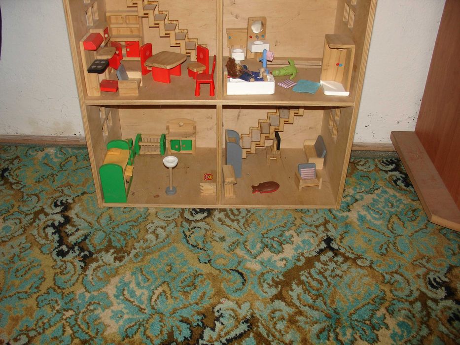 Domek drewniany dla lalek