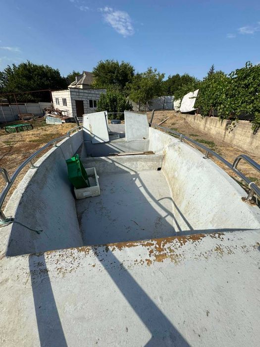 Катер пластиковий