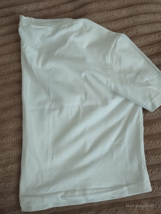 кроп-топ білого кольору