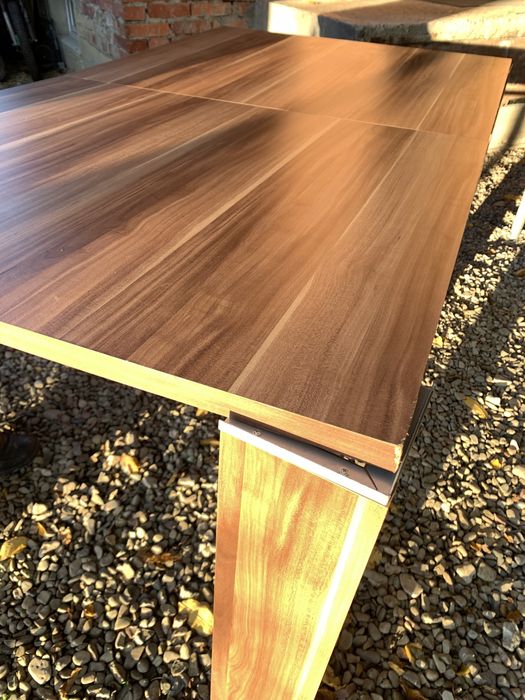 Стіл для дому деревяний