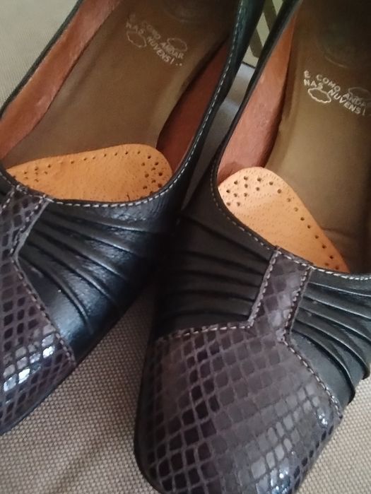 Sapatos de Salto Baixo em pele, "Horas Cómodas" N.º 36