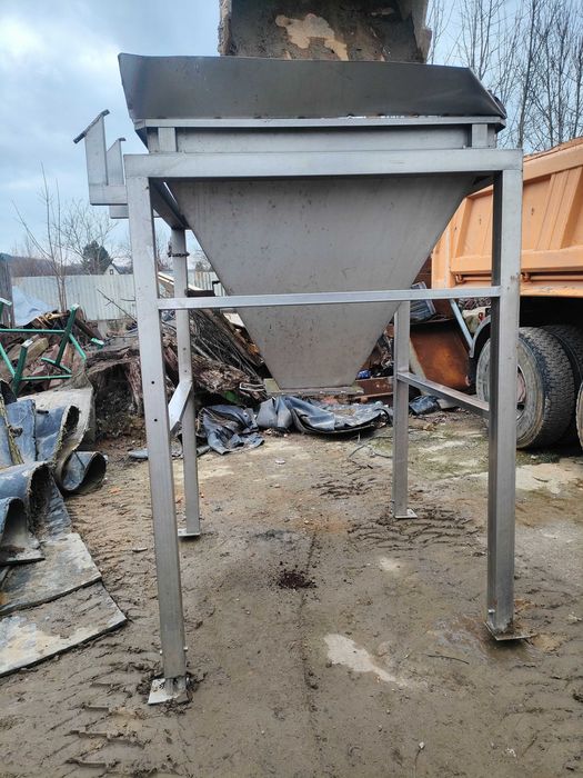 Silos zbiornik pojemnik stożek stojący chromoniklowy  nierdzewny