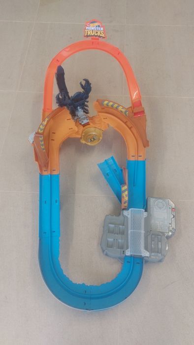 Hotwheels Pista Scorpion Monster Trucks