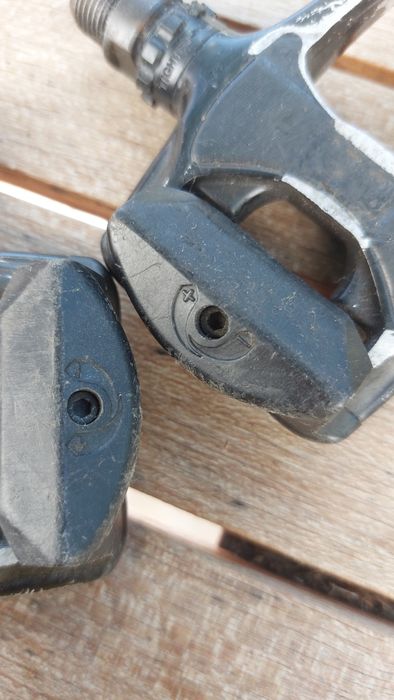 Pedais Shimano estrada R450